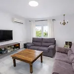 3 Con Garaje Y Wifi Gratis A Pocos Minutos Del Centro De Jerez