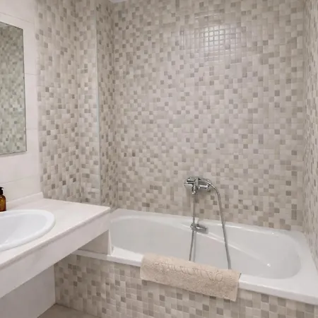 3 Con Garaje Y Wifi Gratis A Pocos Minutos Del Centro De Jerez *