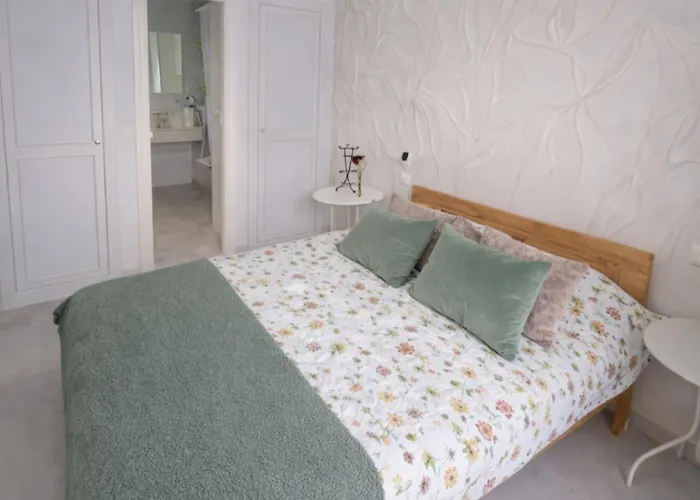 3 Con Garaje Y Wifi Gratis A Pocos Minutos Del Centro De Jerez Jerez de la Frontera