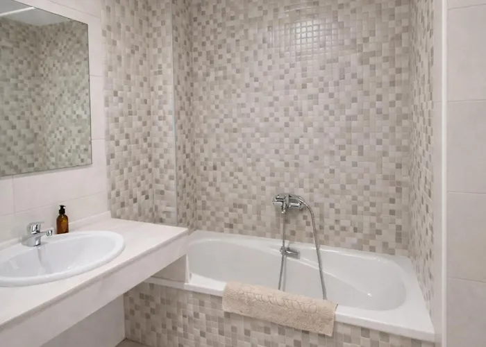 3 Con Garaje Y Wifi Gratis A Pocos Minutos Del Centro De Jerez *