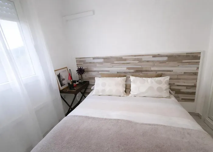 Apartment 3 Con Garaje Y Wifi Gratis A Pocos Minutos Del Centro De Jerez Jerez de la Frontera