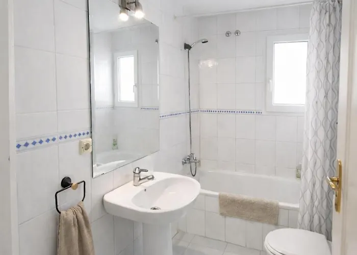 3 Con Garaje Y Wifi Gratis A Pocos Minutos Del Centro De Jerez Apartment