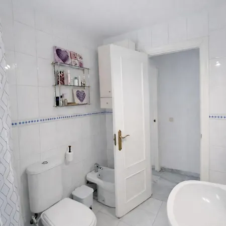 3 Con Garaje Y Wifi Gratis A Pocos Minutos Del Centro De Jerez Appartamento *